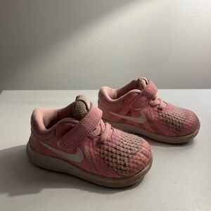 Nike Revolution 4 Low Kids Trainers Pink White Girls Size 4 toddler Sneakers